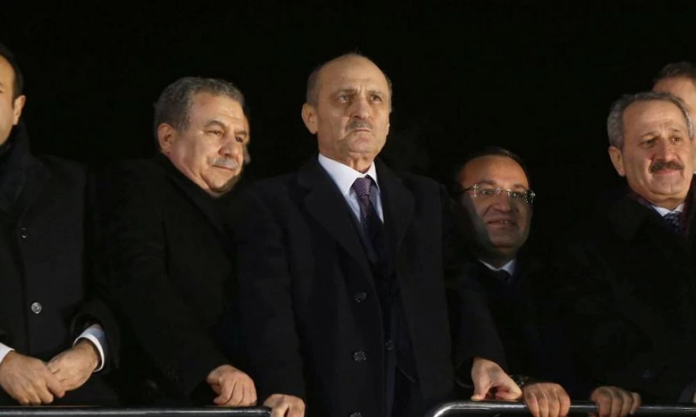 Σάλος στην Τουρκία: Πρώην Υπουργός του Ερντογάν ομολογεί δημόσια την ενοχή του για οικονομικό σκάνδαλο